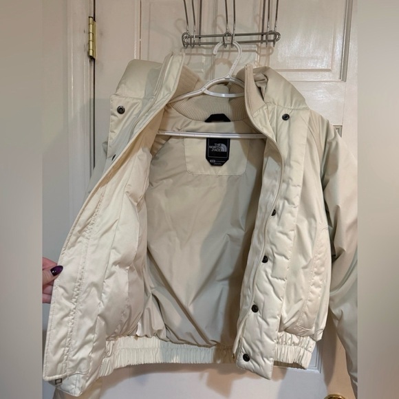 The Northface Puffer Jacket size medium - Picture 2 of 6